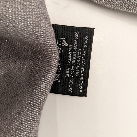 Lord and Taylor scarf/shawl - Picture 2 of 6